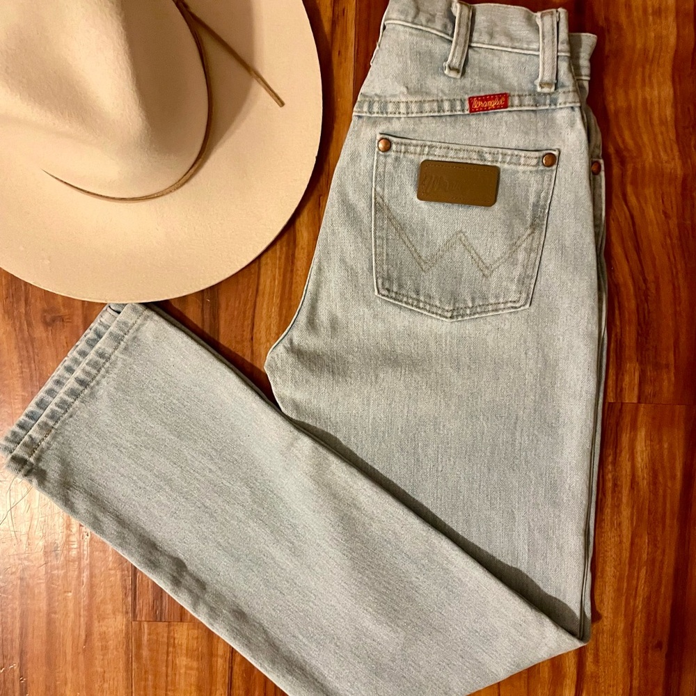 Women’s Light Blue WranglerJeans